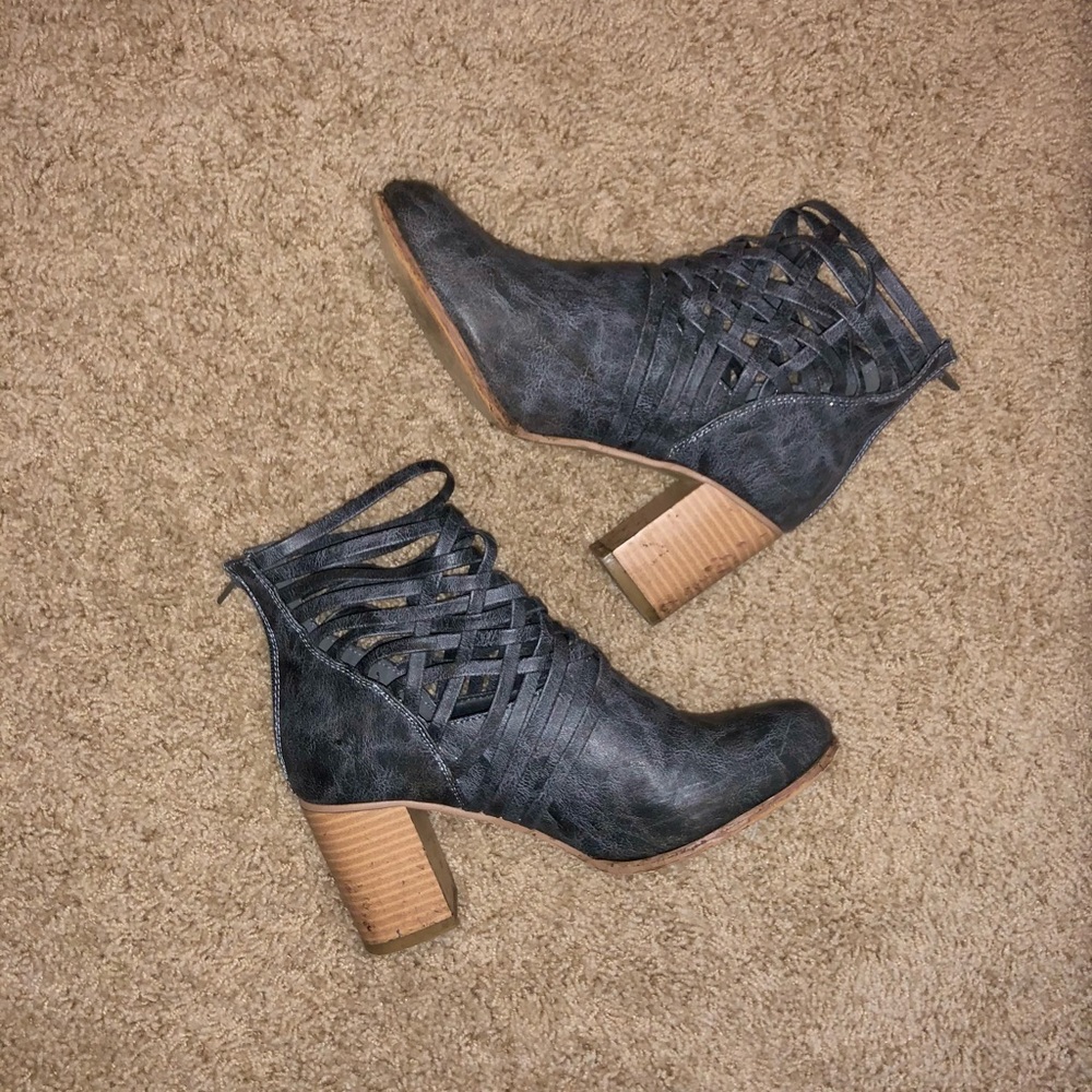 Short booties